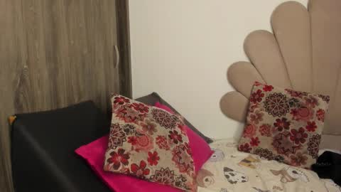 Snapshot of neeii chatting on February 24, 2026, 9:13 pm Nei turn green online show from February 24, 2026, 9:13 pm