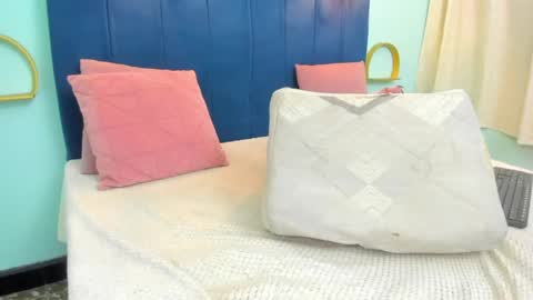neferet_opal online show from May 23, 2026, 2:06 am