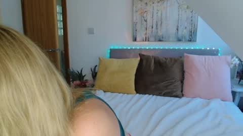 Snapshot of neighbournicole chatting on July 29, 2026, 2:59 pm Birthday online show from July 29, 2026, 2:59 pm