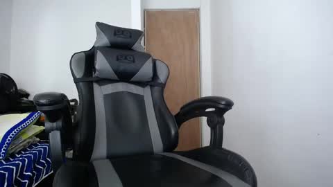 neitan___ online show from February 9, 2026, 3:43 am