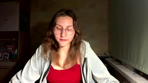 Mia online show from June 2, 2026, 7:27 pm