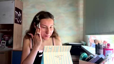 Mia online show from June 4, 2026, 9:48 am