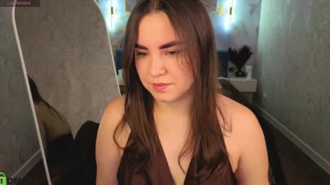 nelie_evans online show from June 4, 2026, 1:11 am