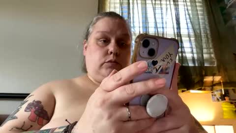 Snapshot of nellatlas chatting on April 16, 2026, 9:50 pm Nellie Atlas online show from April 16, 2026, 9:50 pm