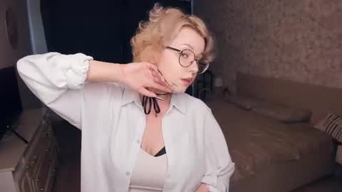 Snapshot of nelly_gloss chatting on June 11, 2026, 7:39 am nelly_gloss online show from June 11, 2026, 7:39 am