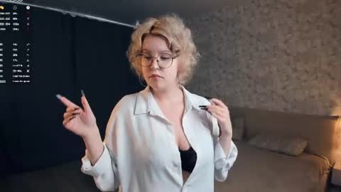 Snapshot of nelly_gloss chatting on June 13, 2026, 7:50 am nelly_gloss online show from June 13, 2026, 7:50 am