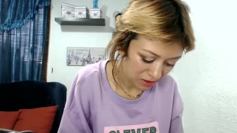 Snapshot of nena_lov chatting on February 22, 2025, 10:09 pm Star online show from February 22, 2025, 10:09 pm