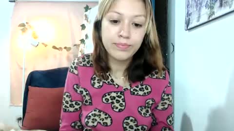 Snapshot of nena_lov chatting on March 10, 2025, 1:45 am Star online show from March 10, 2025, 1:45 am