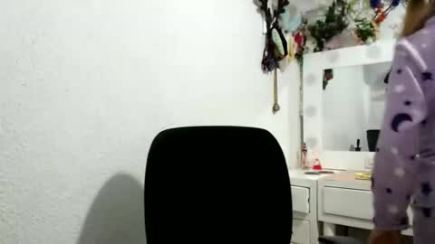 Snapshot of nena_lov chatting on November 30, 2025, 11:53 pm Star online show from November 30, 2025, 11:53 pm