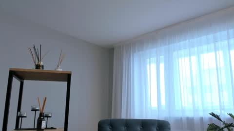 Leone online show from February 15, 2026, 7:51 am