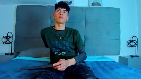  NeoRaptis  jhonatan  online show from February 14, 2025, 8:48 pm