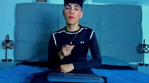  NeoRaptis  jhonatan  online show from March 8, 2025, 8:35 pm