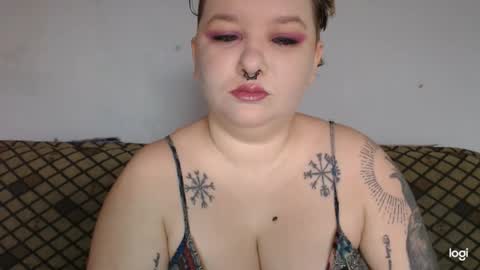 Snapshot of neriphine chatting on December 1, 2025, 8:08 am Neriphine online show from December 1, 2025, 8:08 am