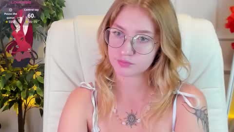 Snapshot of nerissa_xo chatting on September 25, 2025, 8:12 pm Nerissa online show from September 25, 2025, 8:12 pm