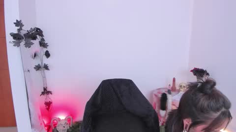 Snapshot of nesuko_evil chatting on October 4, 2025, 7:01 pm Marie online show from October 4, 2025, 7:01 pm