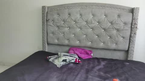 nesuko_kamado online show from December 19, 2025, 4:47 pm