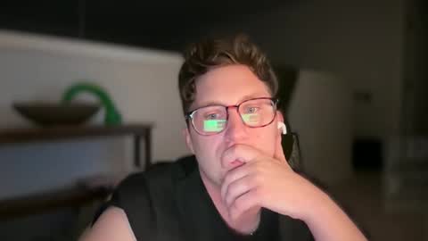 Snapshot of netflixhumanicorn chatting on December 28, 2024, 1:59 pm RyRy online show from December 28, 2024, 1:59 pm