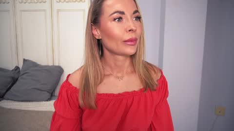 Snapshot of new_dee chatting on February 26, 2025, 9:21 am new dee online show from February 26, 2025, 9:21 am