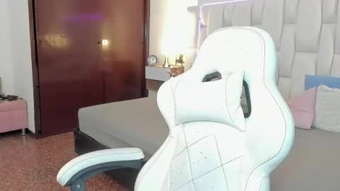 Yeison online show from April 14, 2026, 3:23 am