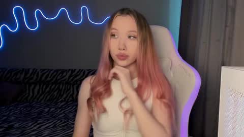 Mina online show from February 20, 2025, 11:42 am