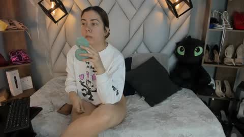 Snapshot of nezukokamado1_ chatting on March 11, 2025, 1:34 pm Milena online show from March 11, 2025, 1:34 pm