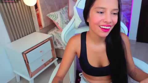 Snapshot of nia_maiden chatting on November 5, 2025, 12:05 pm Nia online show from November 5, 2025, 12:05 pm