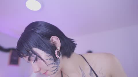 Snapshot of nia_mitsuki chatting on December 21, 2024, 12:53 am samanta online show from December 21, 2024, 12:53 am