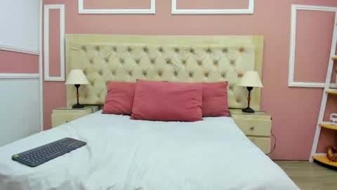 nia_taylorx online show from May 30, 2026, 9:45 pm