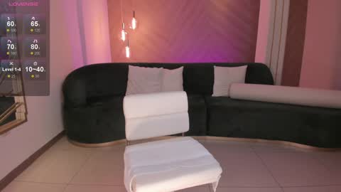 Snapshot of niaholland chatting on December 11, 2024, 10:38 pm SQUIRTER DOLL online show from December 11, 2024, 10:38 pm