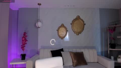 Snapshot of niaholland chatting on March 3, 2025, 7:06 pm SQUIRTER DOLL online show from March 3, 2025, 7:06 pm