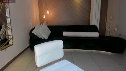 Snapshot of niaholland chatting on October 10, 2025, 6:40 pm SQUIRTER DOLL online show from October 10, 2025, 6:40 pm