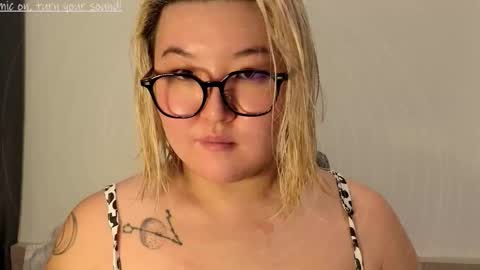 Snapshot of niatonoori chatting on November 17, 2025, 2:23 pm Kim online show from November 17, 2025, 2:23 pm