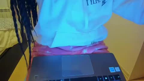 Snapshot of nicebrown chatting on February 5, 2025, 10:55 pm Sfora online show from February 5, 2025, 10:55 pm