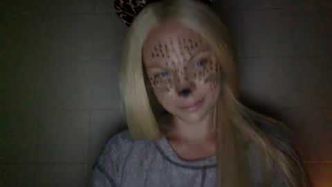 Snapshot of nicecolddrink2 chatting on October 1, 2025, 1:55 am Amber online show from October 1, 2025, 1:55 am