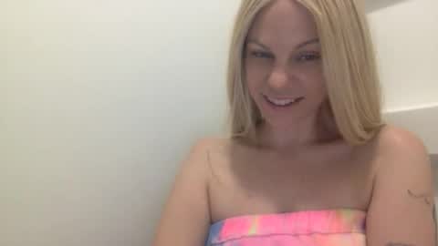Snapshot of nicecolddrink2 chatting on February 25, 2026, 4:55 am Amber online show from February 25, 2026, 4:55 am