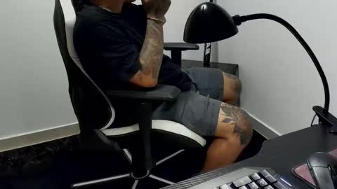 Snapshot of nicepussyandcock chatting on November 1, 2025, 1:07 am Camila And Steeven online show from November 1, 2025, 1:07 am