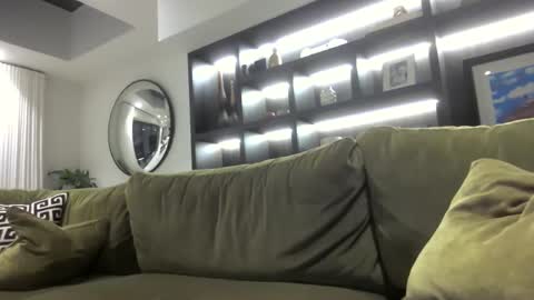 Snapshot of niciboi chatting on February 8, 2026, 12:14 am James online show from February 8, 2026, 12:14 am