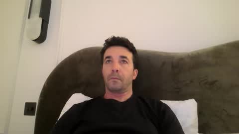 Snapshot of niciboi chatting on April 1, 2026, 8:39 pm James online show from April 1, 2026, 8:39 pm