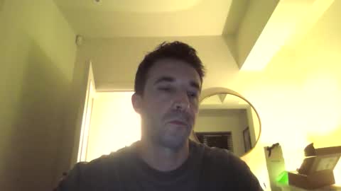 Snapshot of niciboi chatting on April 12, 2026, 9:09 pm James online show from April 12, 2026, 9:09 pm