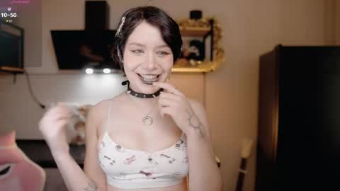 nickari_x online show from April 19, 2026, 5:40 am