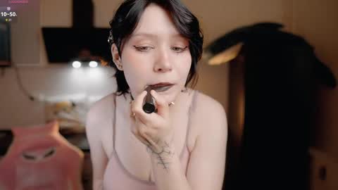 nickari_x online show from June 4, 2026, 5:35 am