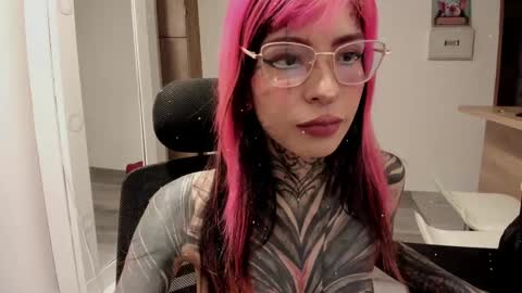 Snapshot of nicki_1 chatting on March 3, 2025, 12:37 am Help me reach 100 thumbs up online show from March 3, 2025, 12:37 am