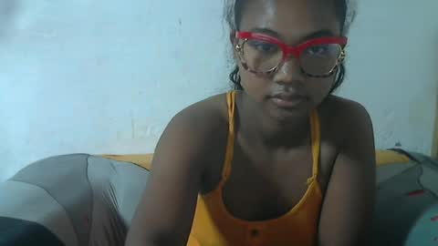 nickiqqyuu online show from June 12, 2026, 1:04 am