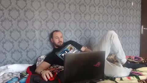 Julian online show from March 6, 2025, 10:52 am