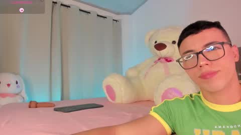 Nicolas online show from September 9, 2025, 3:55 pm