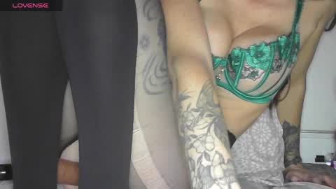 Snapshot of nicky123xox chatting on December 17, 2024, 12:11 pm siem v veen thank you for the offline tip today xxxx online show from December 17, 2024, 12:11 pm