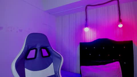 Snapshot of nicky_pop chatting on October 22, 2025, 6:40 pm nicky_pop online show from October 22, 2025, 6:40 pm