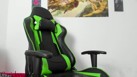 Snapshot of nicky_vance chatting on December 18, 2024, 10:35 pm nicky online show from December 18, 2024, 10:35 pm