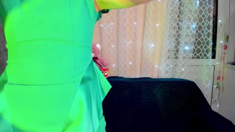 Snapshot of nicky_weekends chatting on December 31, 2024, 5:51 pm Nicky Weekends online show from December 31, 2024, 5:51 pm