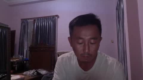 nickyang75 online show from December 23, 2024, 10:33 pm